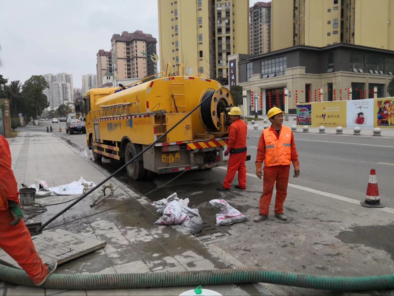 天山排污管道清淤-管道清洗