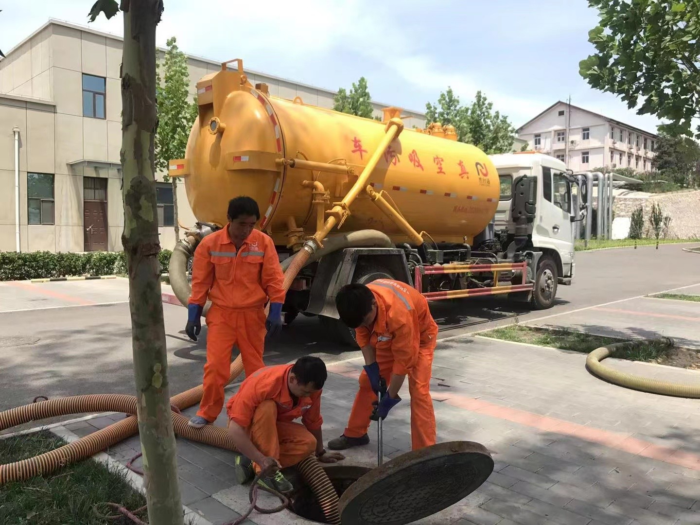 天山化粪池清理与5-8吨吸粪车施工效率分析
